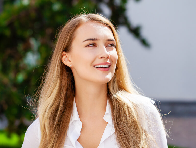 Discreetly with Clear Aligners